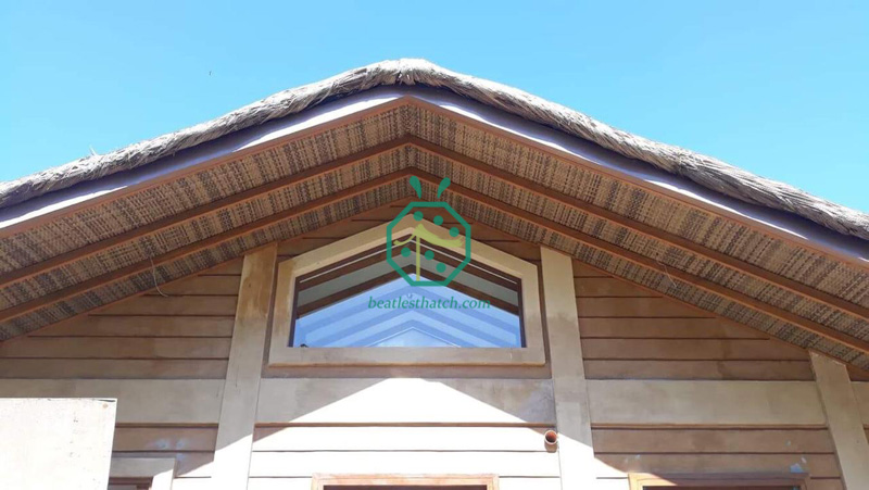 Synthetic tropical woven bamboo ceiling matting for resort bungalow decoration