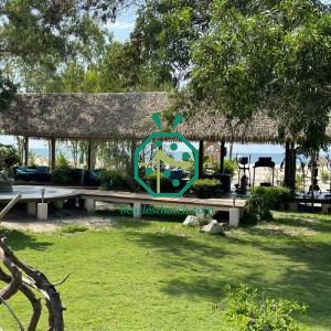 Shaggy Looking Artificial Palm Fronds for Traditional Tiki Hut Roofs